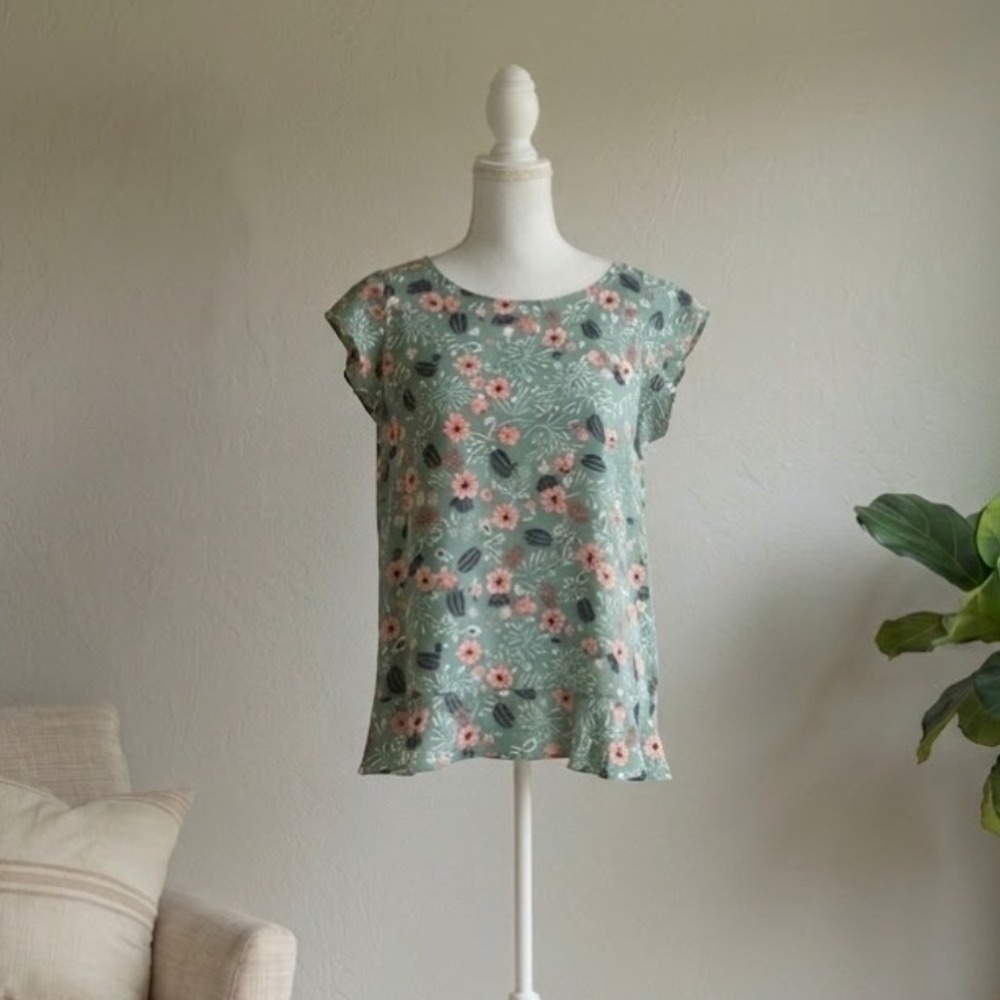LOFT Floral Peplum Blouse S Green Pink Flutter Sleeve Top Boho Workwear Casual